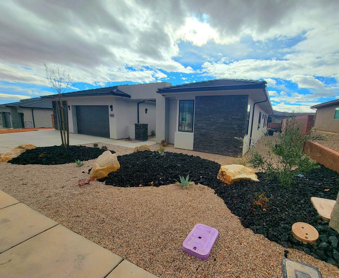 1285 Falcon Crest Dr - Photo 1