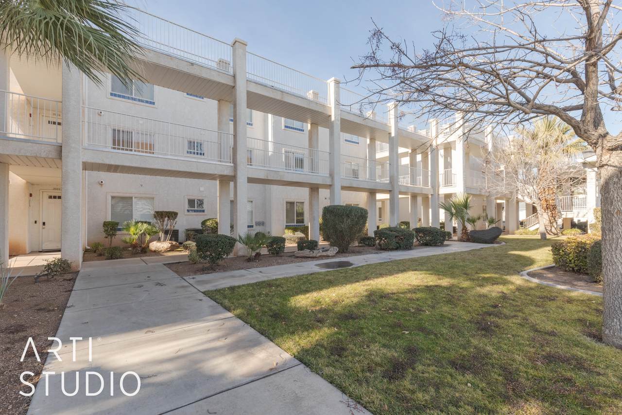 1845 Canyon View Dr - Photo 1