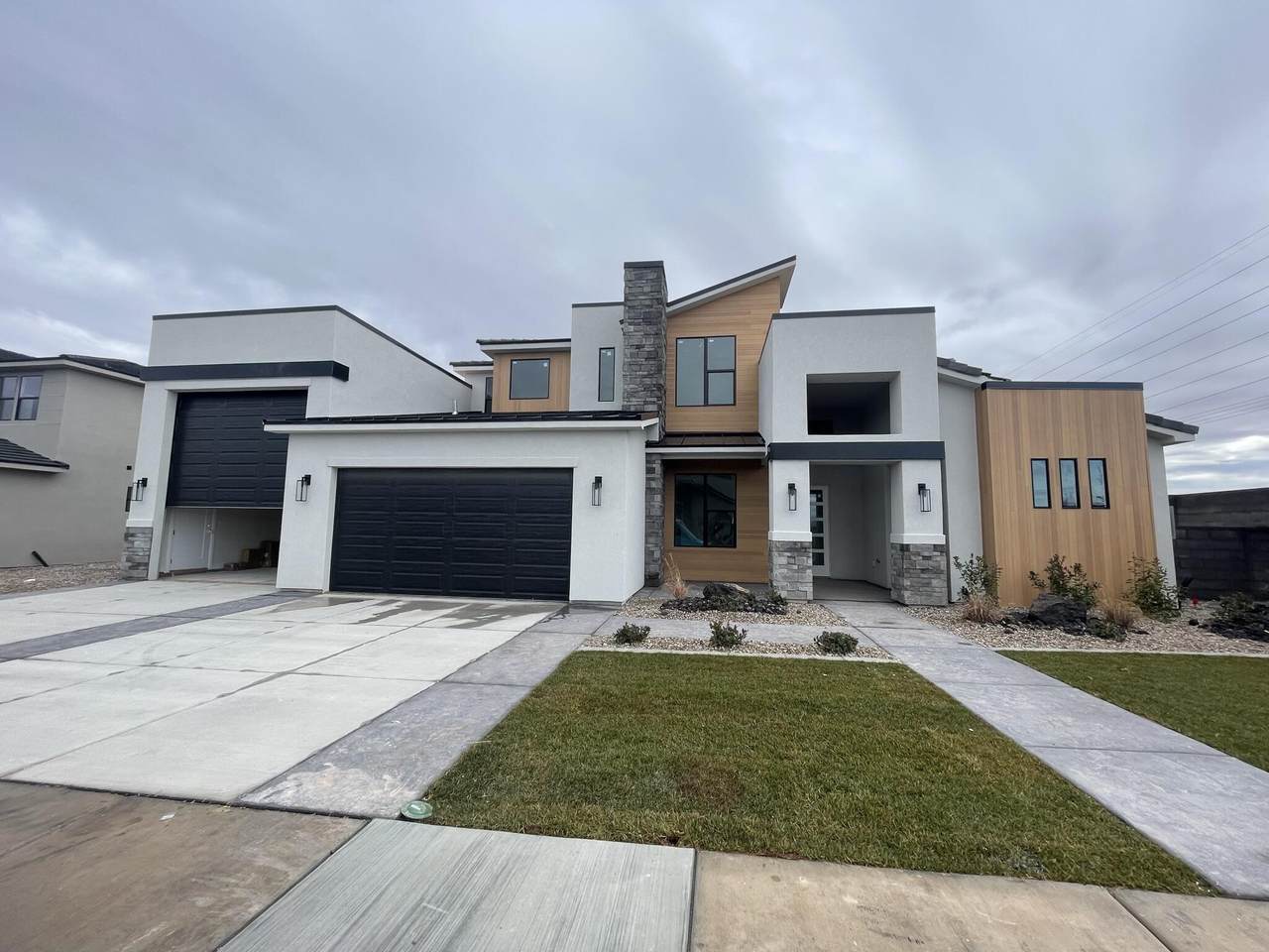 3071 Woodrow Ln - Photo 1