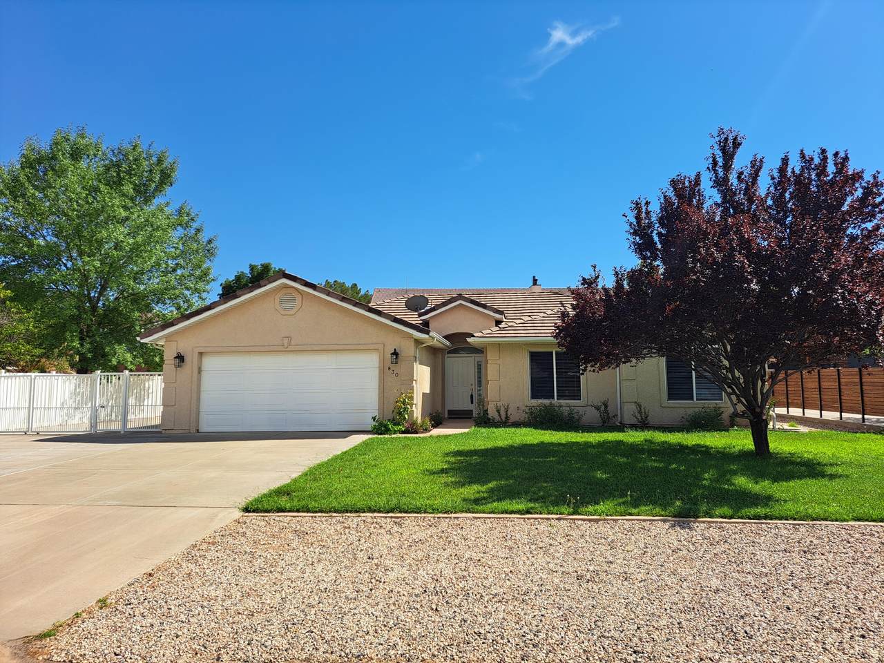 830 Larkspur - Photo 1