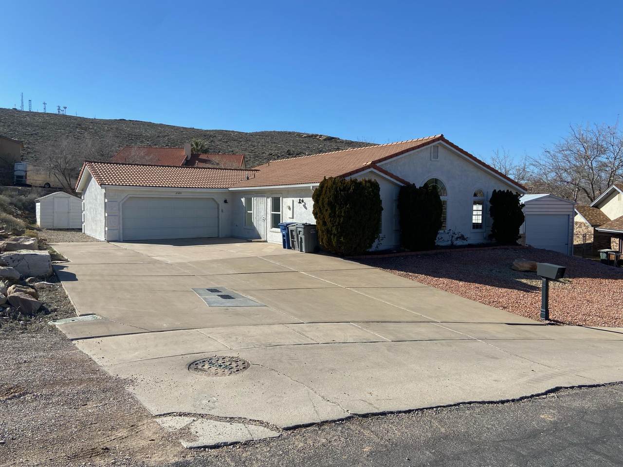 2320 Summit Ridge Dr - Photo 1