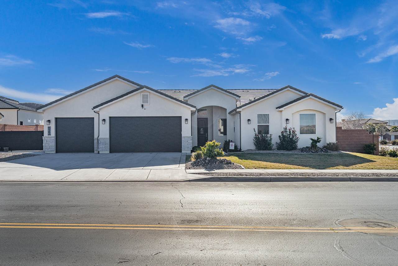 2726 Crimson Ridge Dr - Photo 1