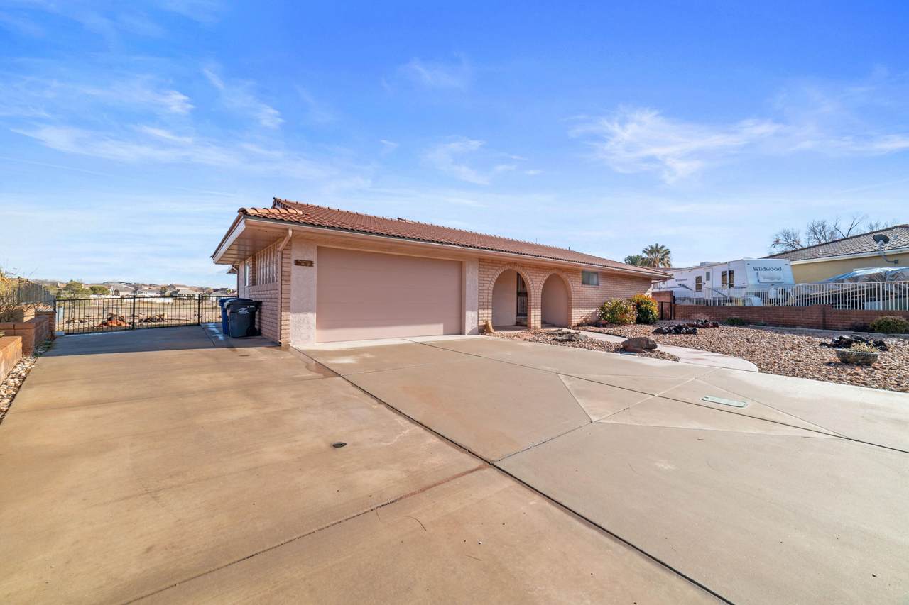 1887 Sundance Cir - Photo 1