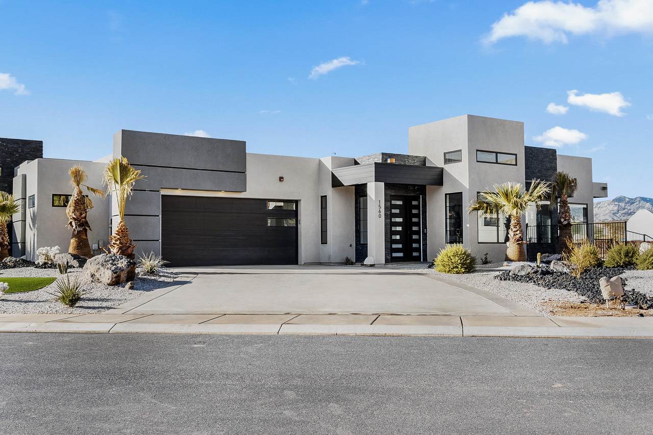 1560 Torrey Pines Rd - Photo 1