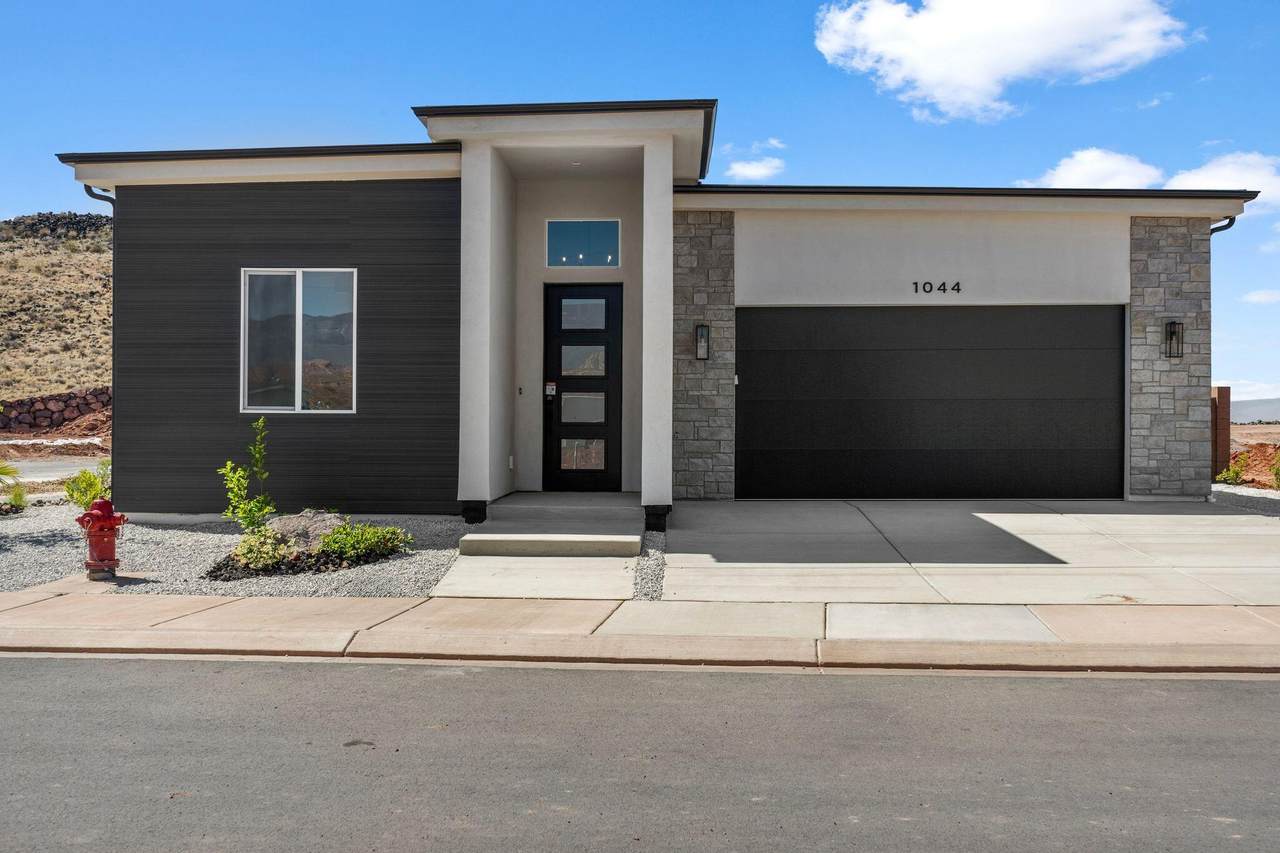 1044 Coyote Crest Dr - Photo 1