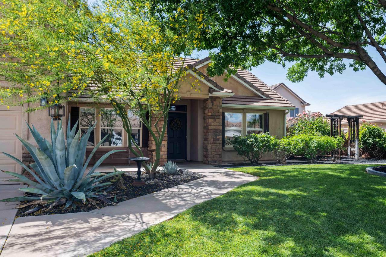 2301 Julie Dr - Photo 1