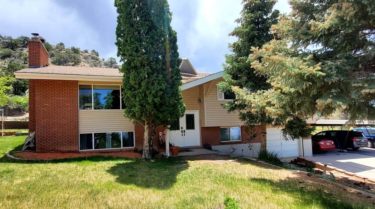 470 Parkway Dr - Photo 1