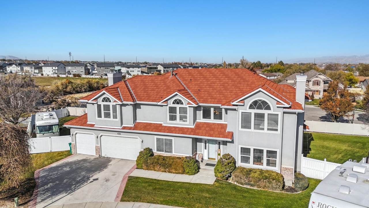 11694 Stone Crest Cir - Photo 1