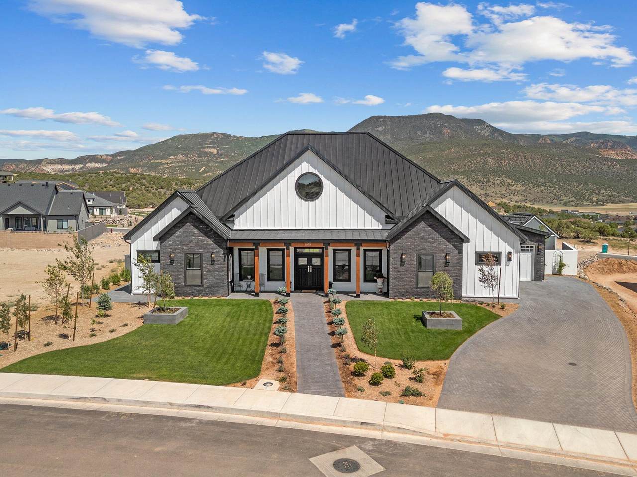 1853 Harvest Ln - Photo 1