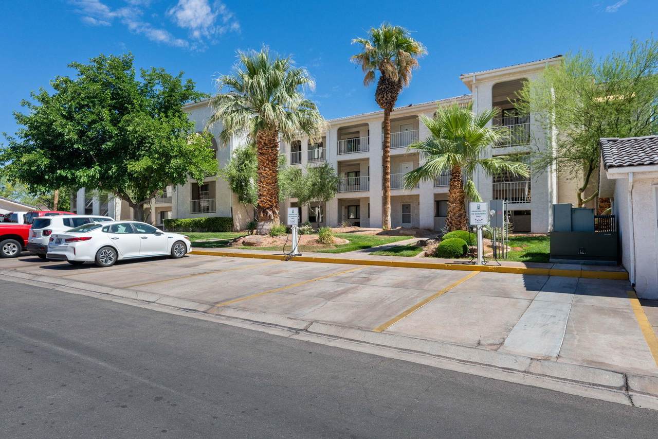 1845 Canyon View Dr - Photo 1