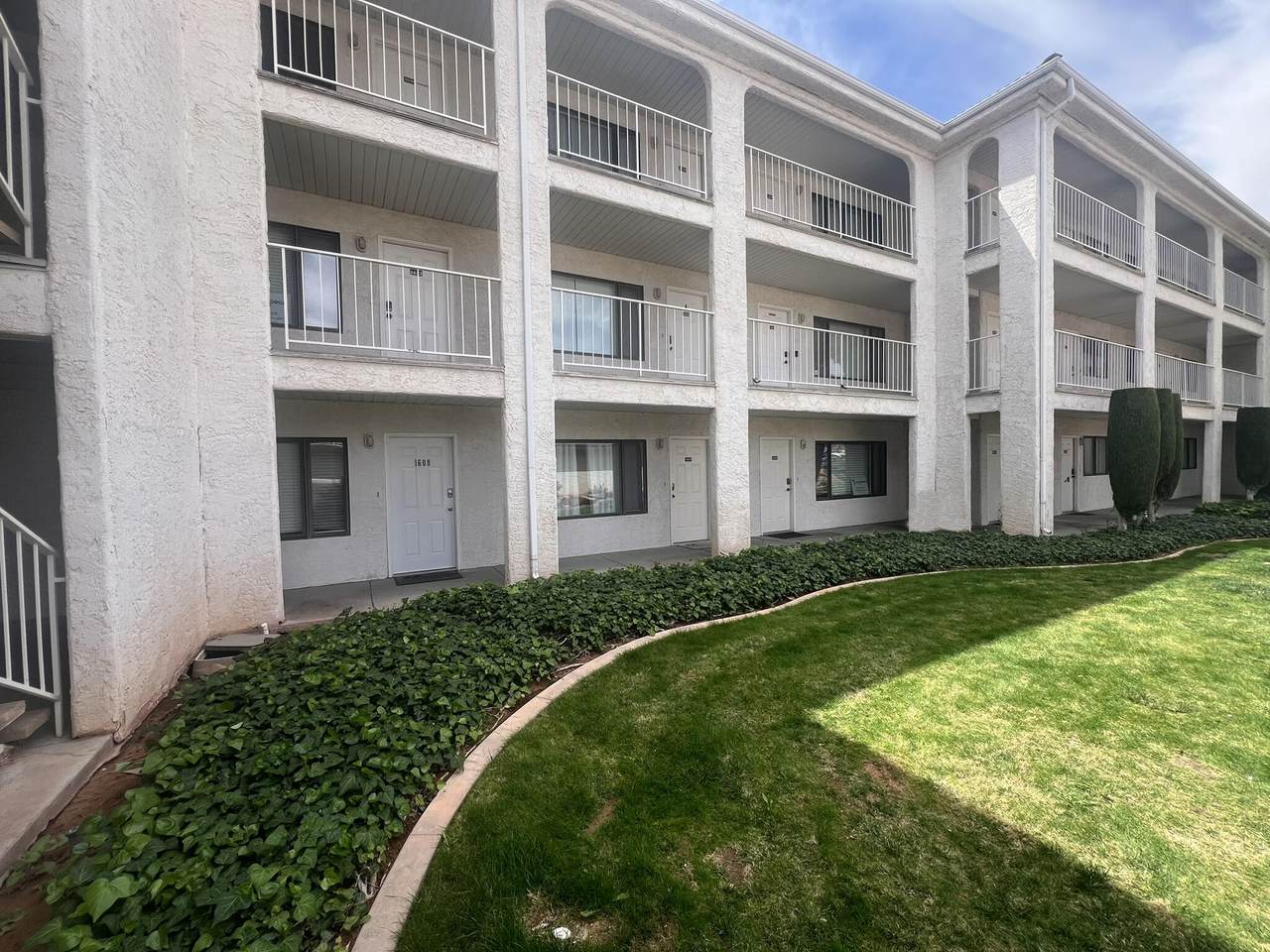 1845 Canyon View Dr - Photo 1