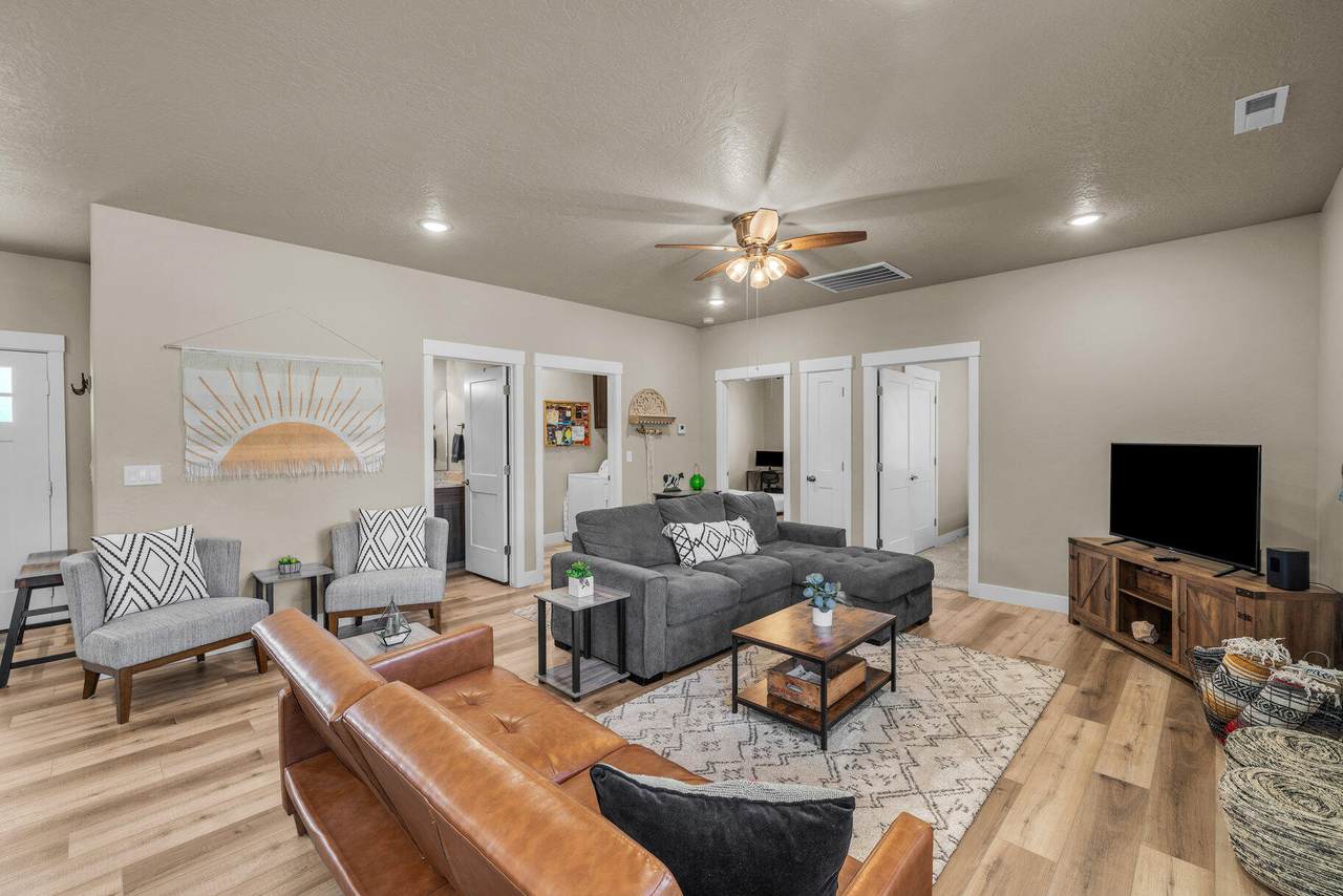 1468 Sage Court - Photo 1