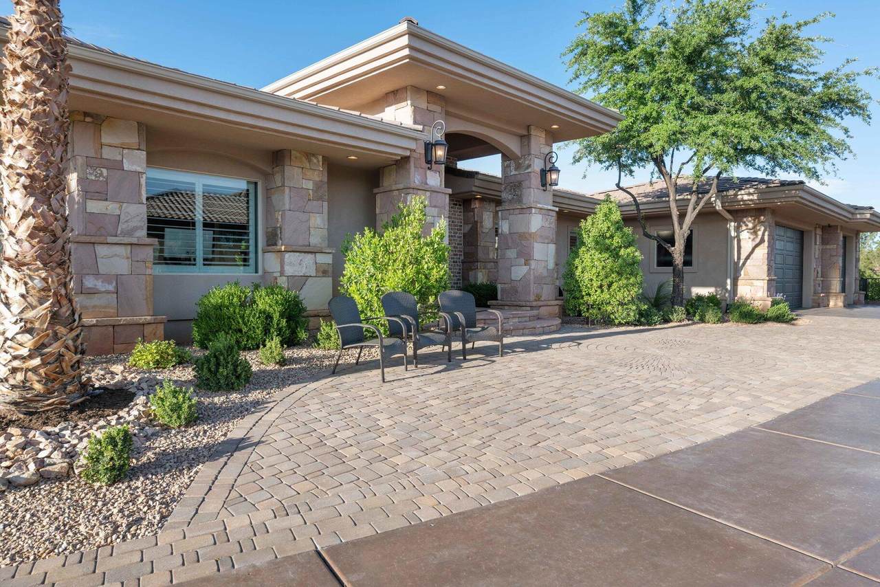 1557 Stone Cliff Dr - Photo 1