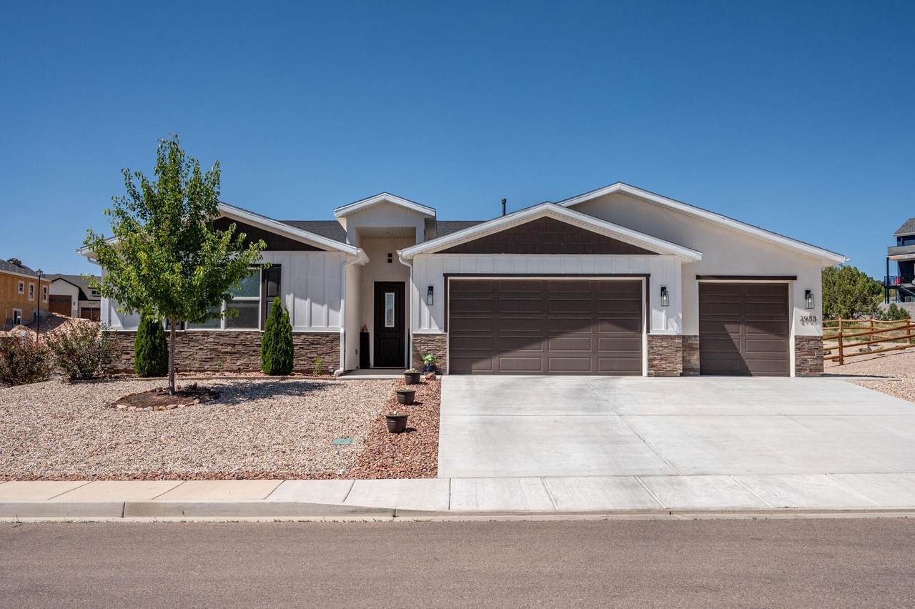 2988 2025 South Circle - Photo 1