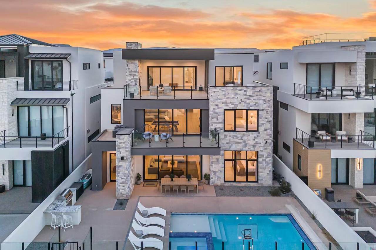 898 Sapphire Sky - Photo 1