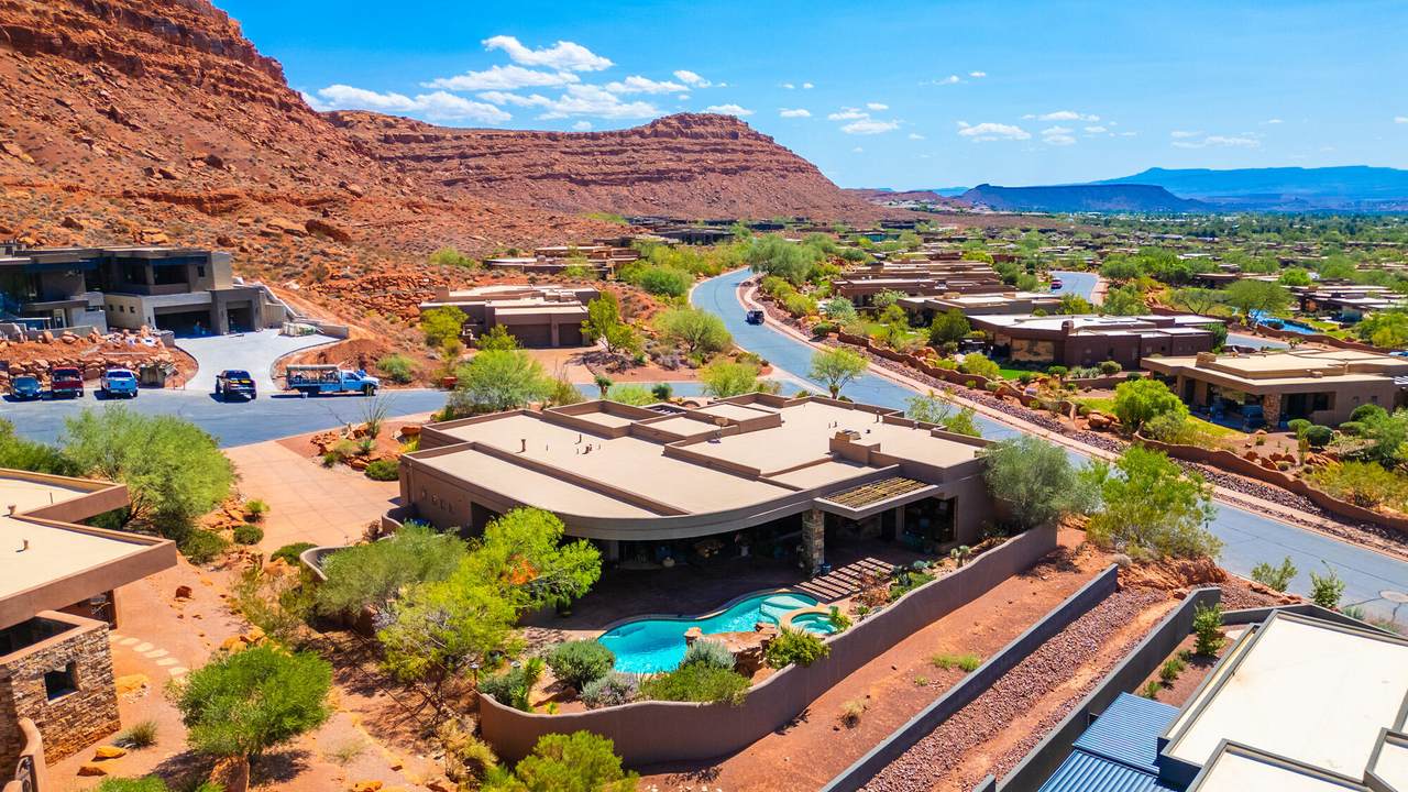 2919 Chinle Cir - Photo 1