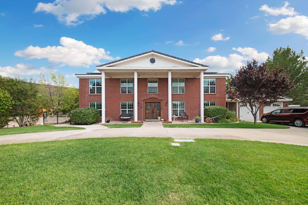 449 Valley View Dr - Photo 1