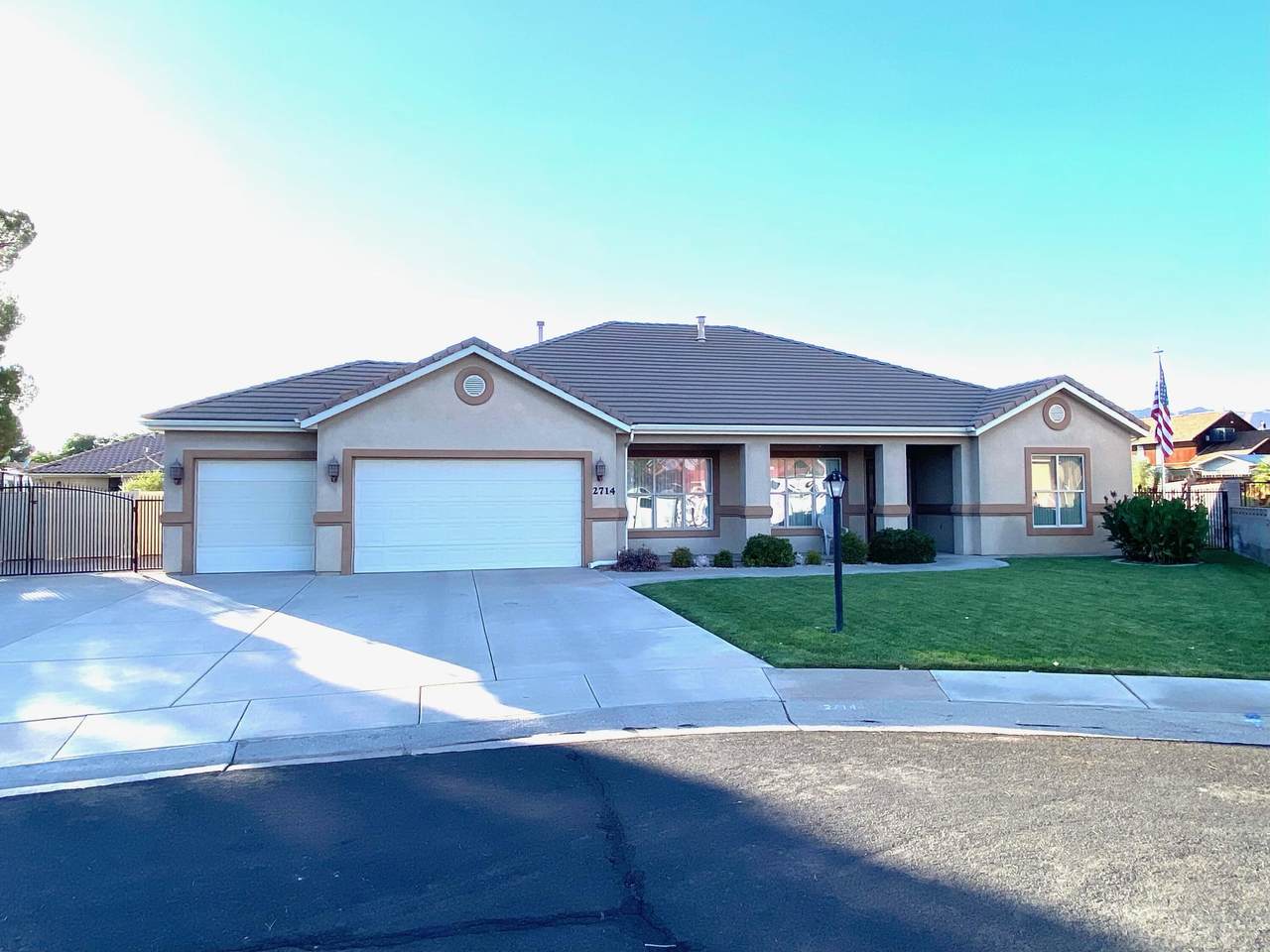 2714 Cove Cir - Photo 1