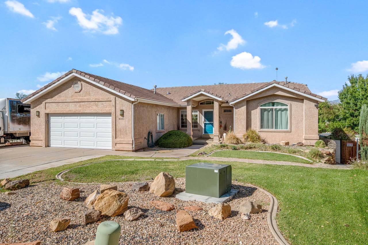 2201 San Carlos - Photo 1