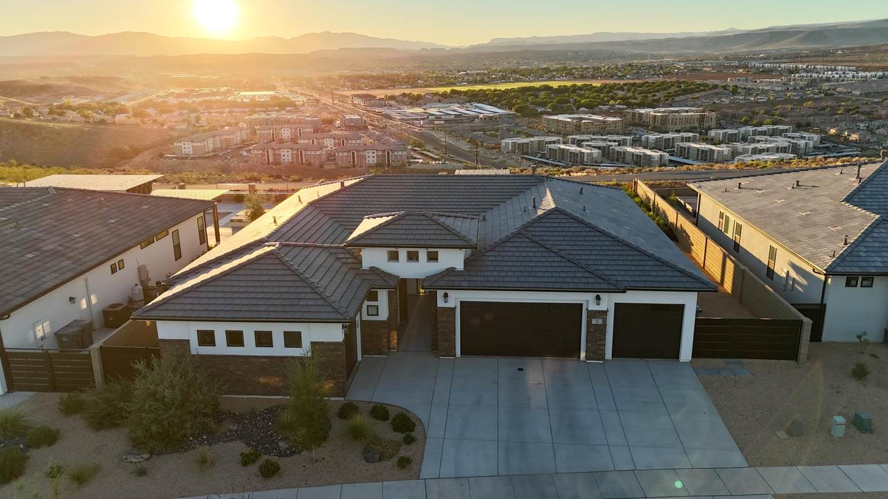 25 Highland Parkway - Photo 1