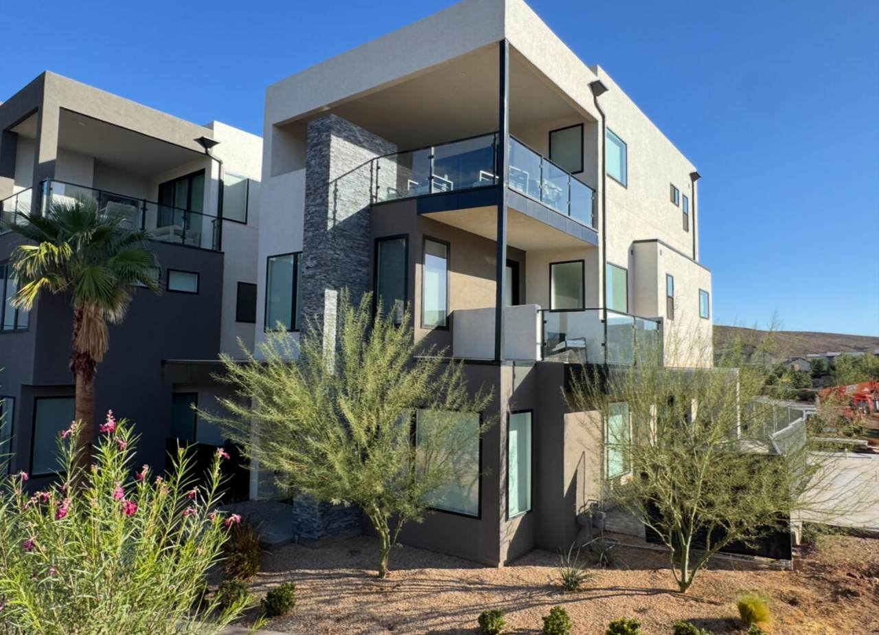 723 Sapphire Ln - Photo 1