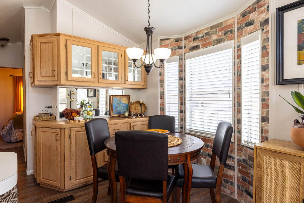 2990 Riverside - Photo 1