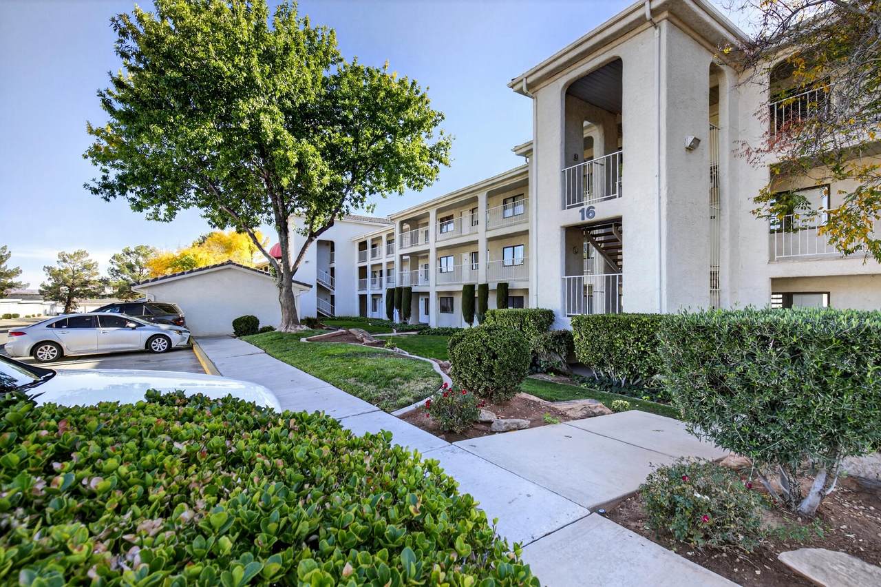 1845 Canyon View Dr - Photo 1