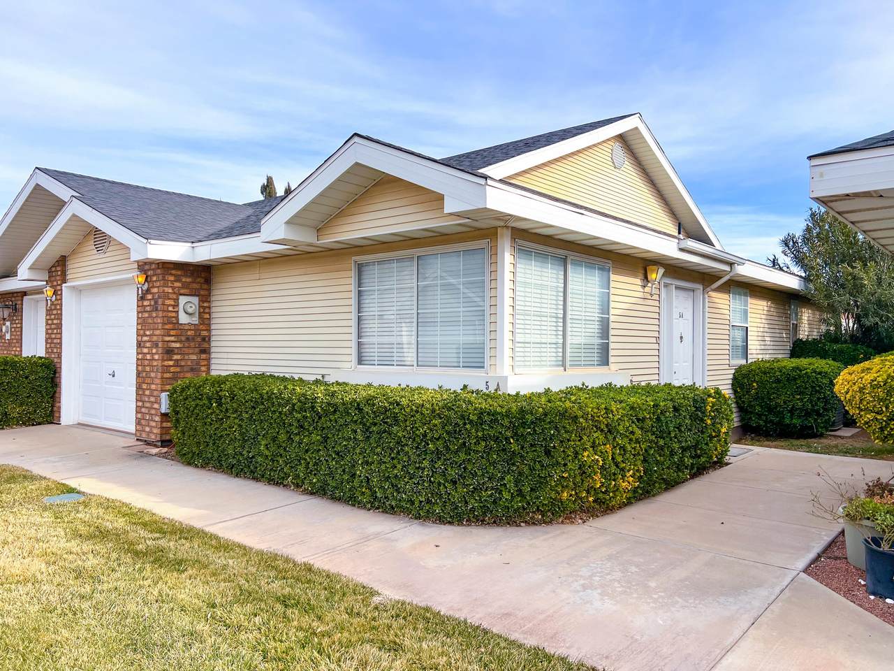 2051 Canyon View Dr - Photo 1