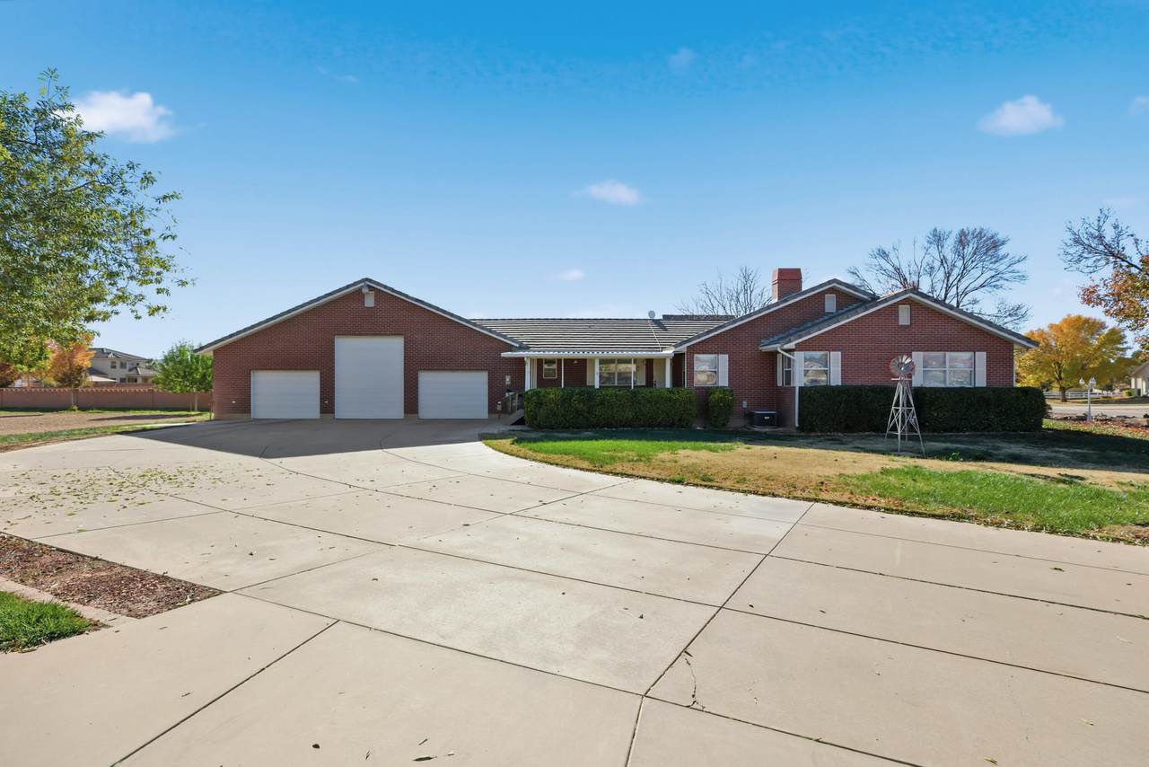 1797 Alondra Cir - Photo 1