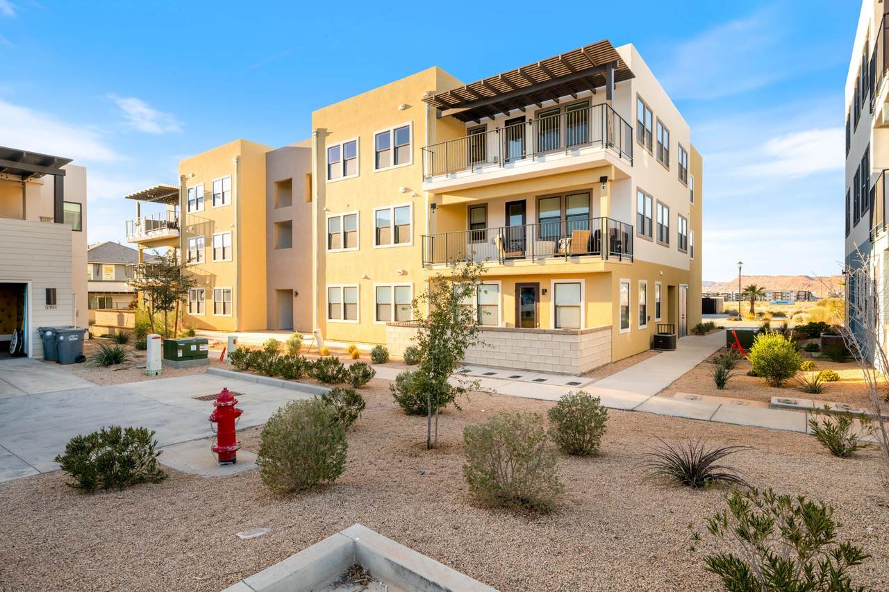 757 Periwinkle Ln - Photo 1