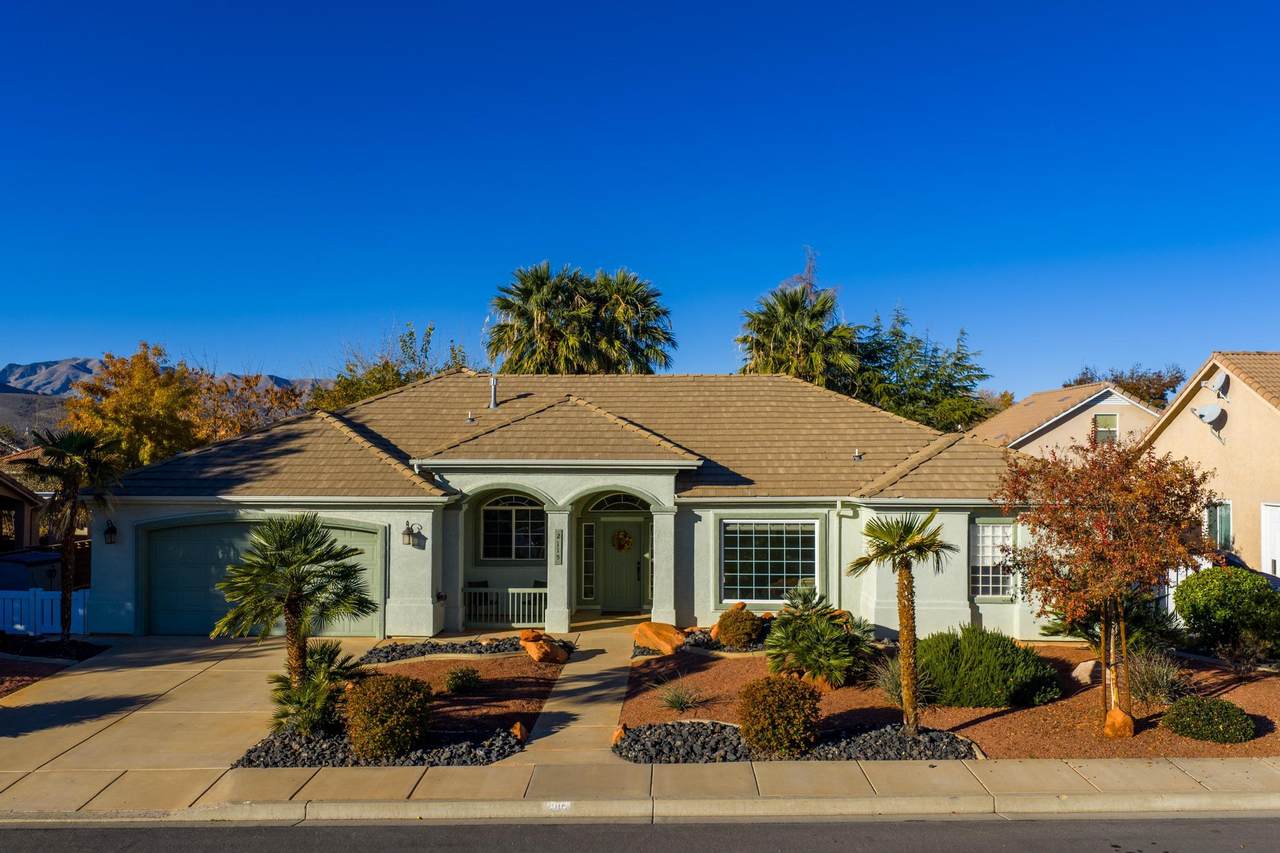 2115 Blake Dr - Photo 1