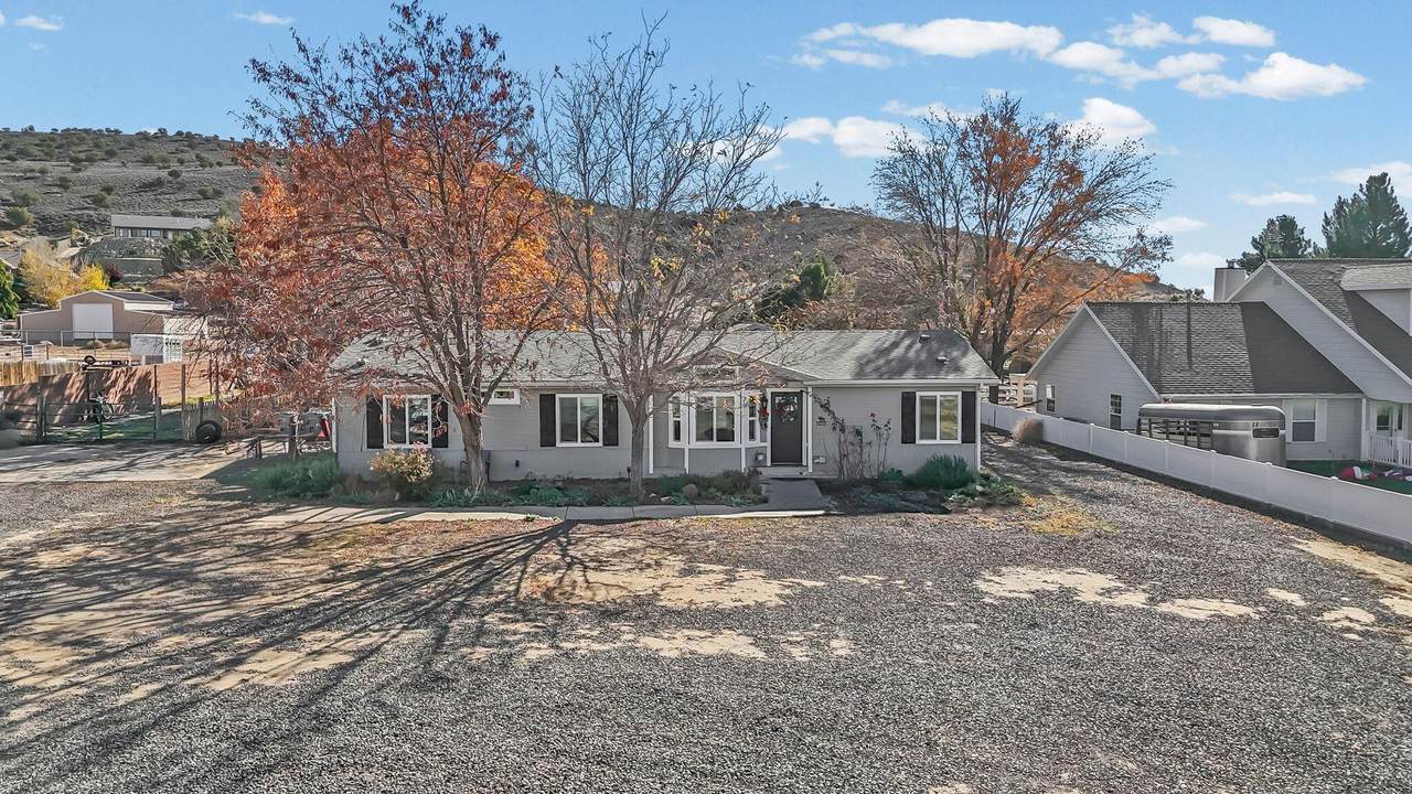 1217 Topaz Rd - Photo 1