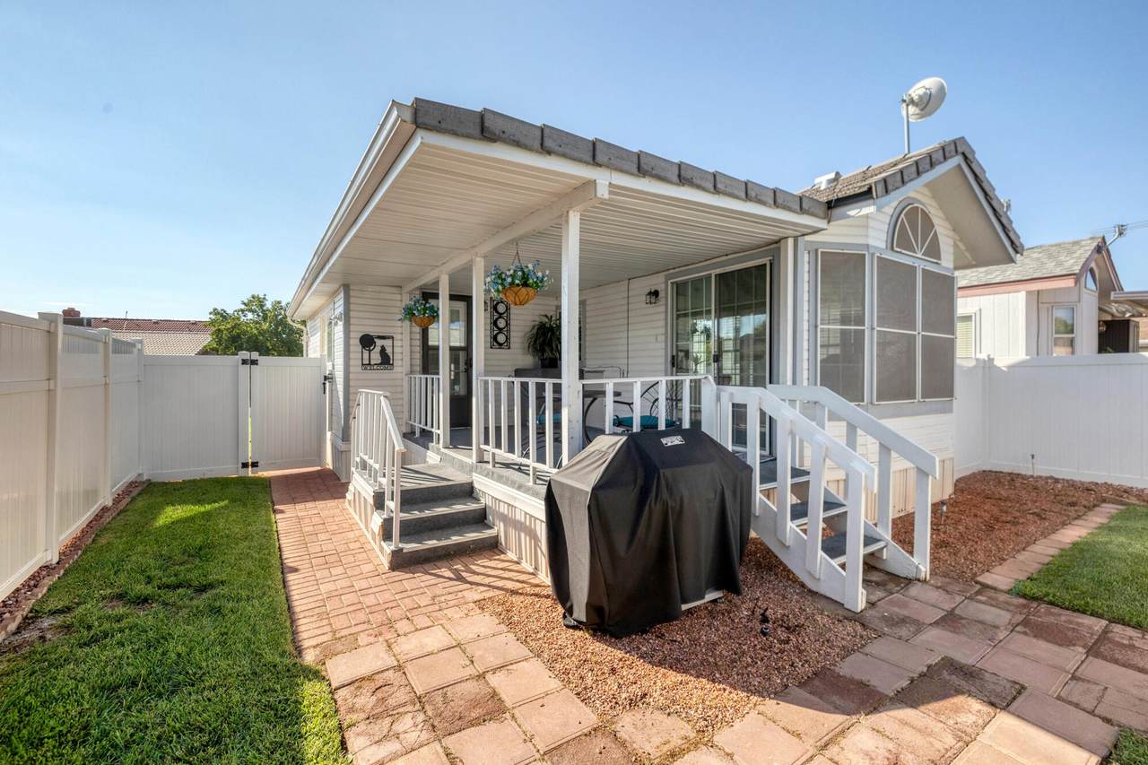 2990 Riverside - Photo 1