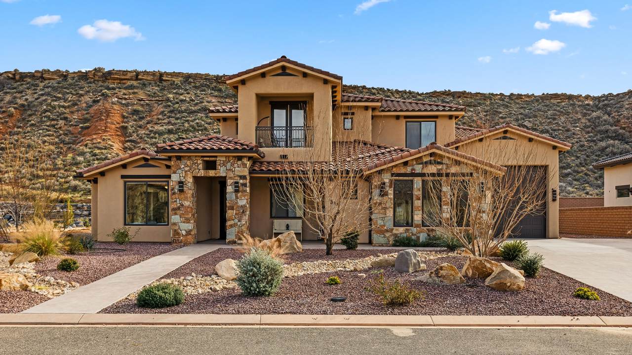 385 Entrada Dr - Photo 1