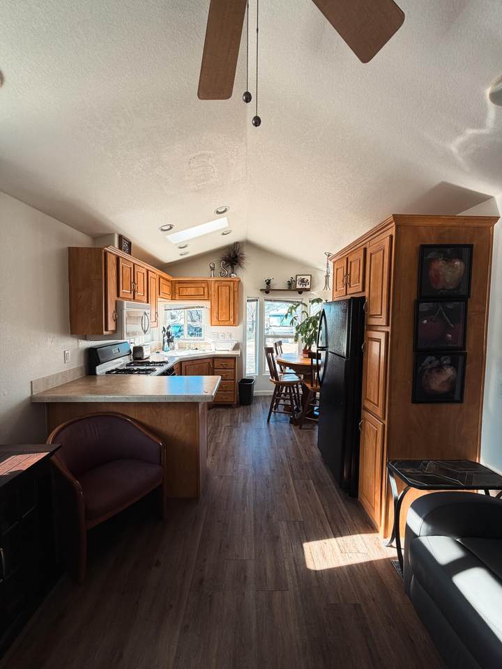 60 Cinder St - Photo 1