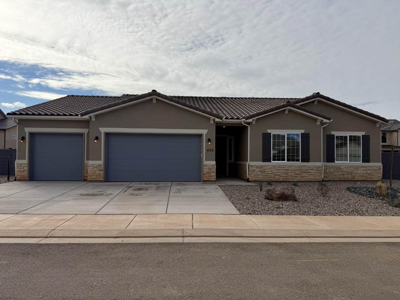 432 4290 - Photo 1