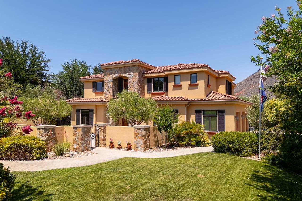 557 Woodsview Cir - Photo 1