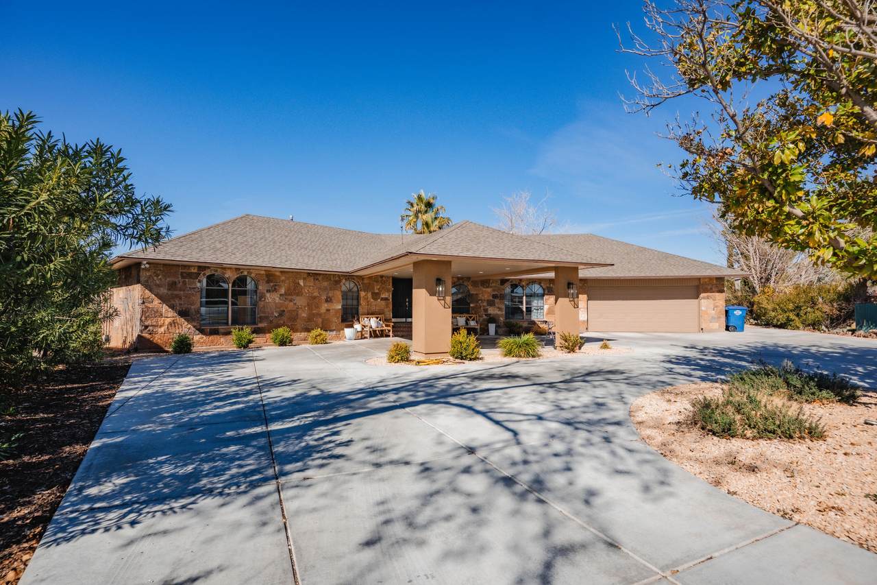 980 Cactus Cir - Photo 1
