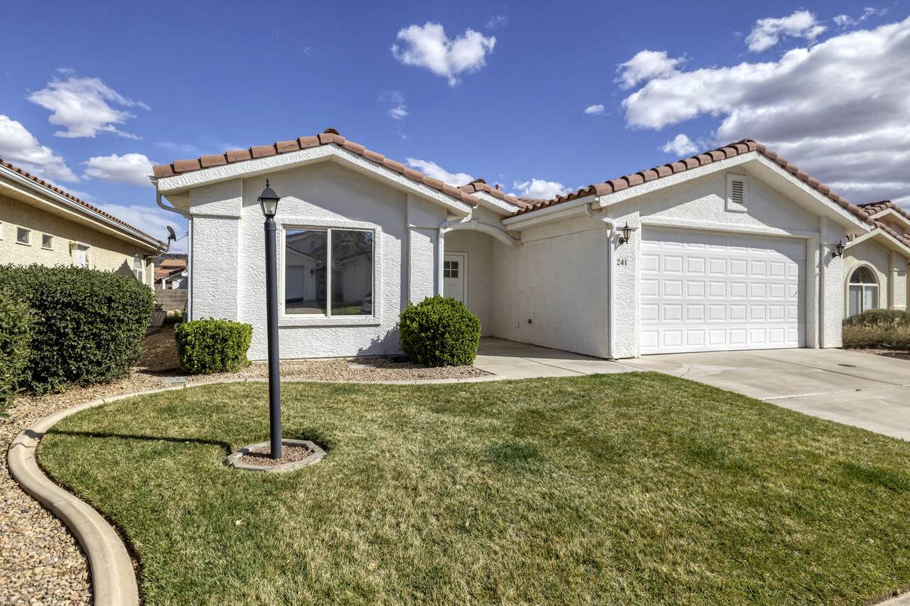 2050 Canyon View Dr - Photo 1