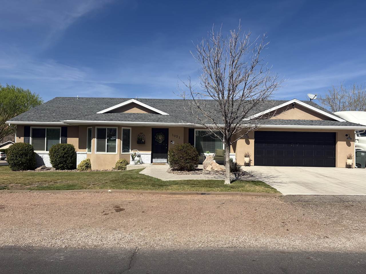 1021 Elm St - Photo 1