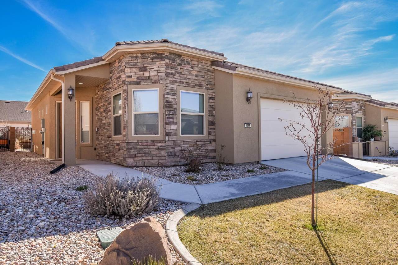 2365 Cresent Heights Dr - Photo 1