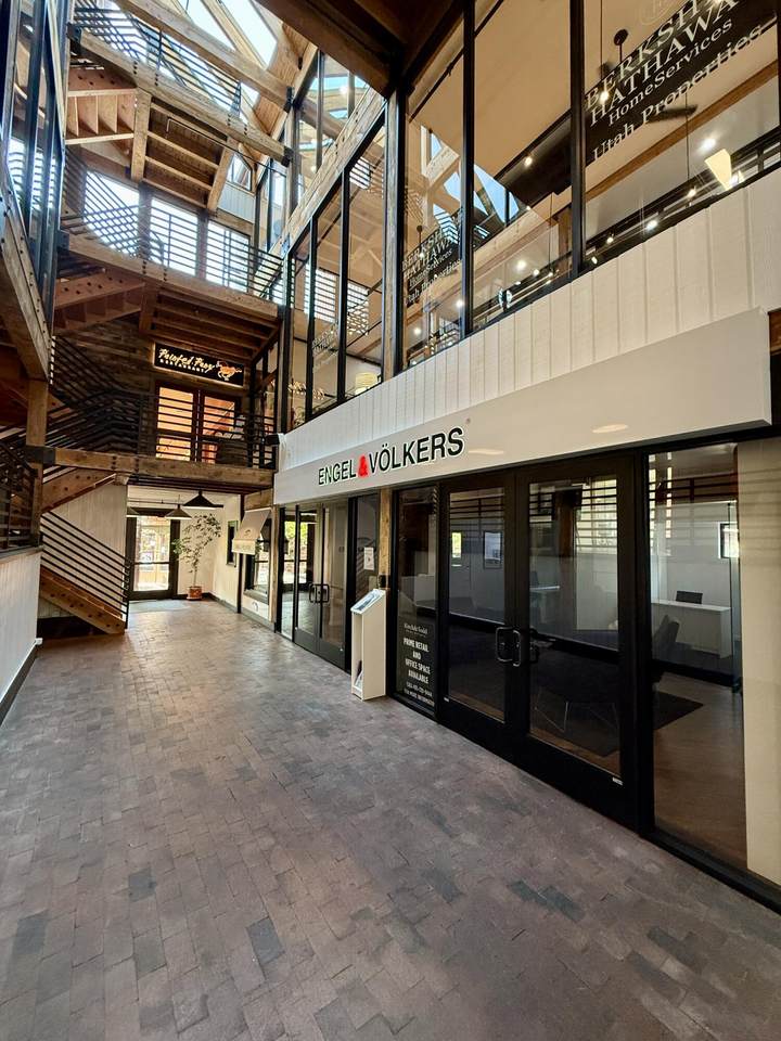 2 St George Blvd - Photo 1