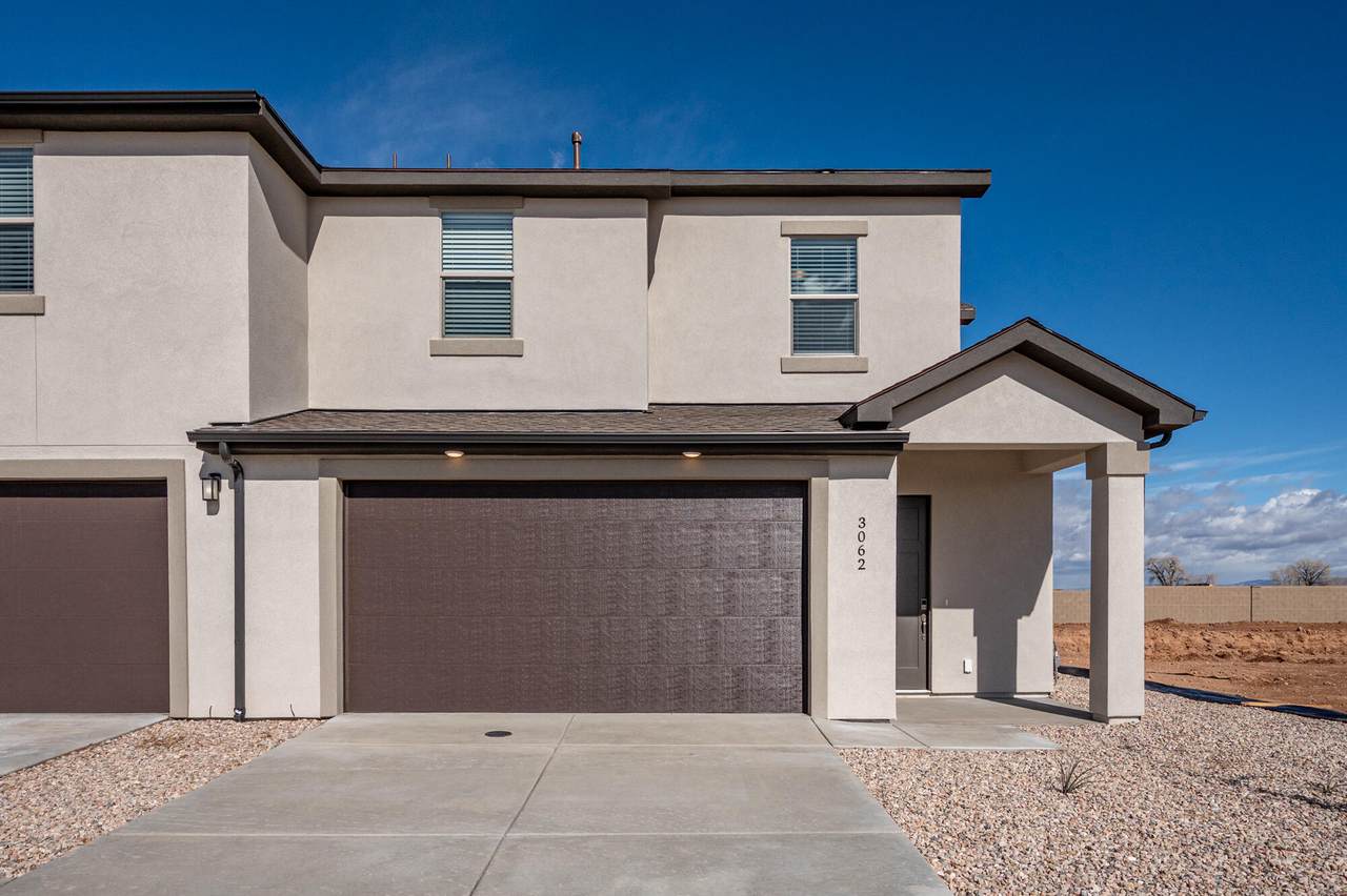 2926 Runway Dr - Photo 1