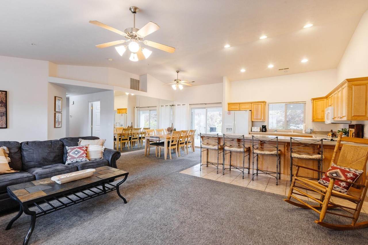 1845 Canyon View Dr - Photo 1