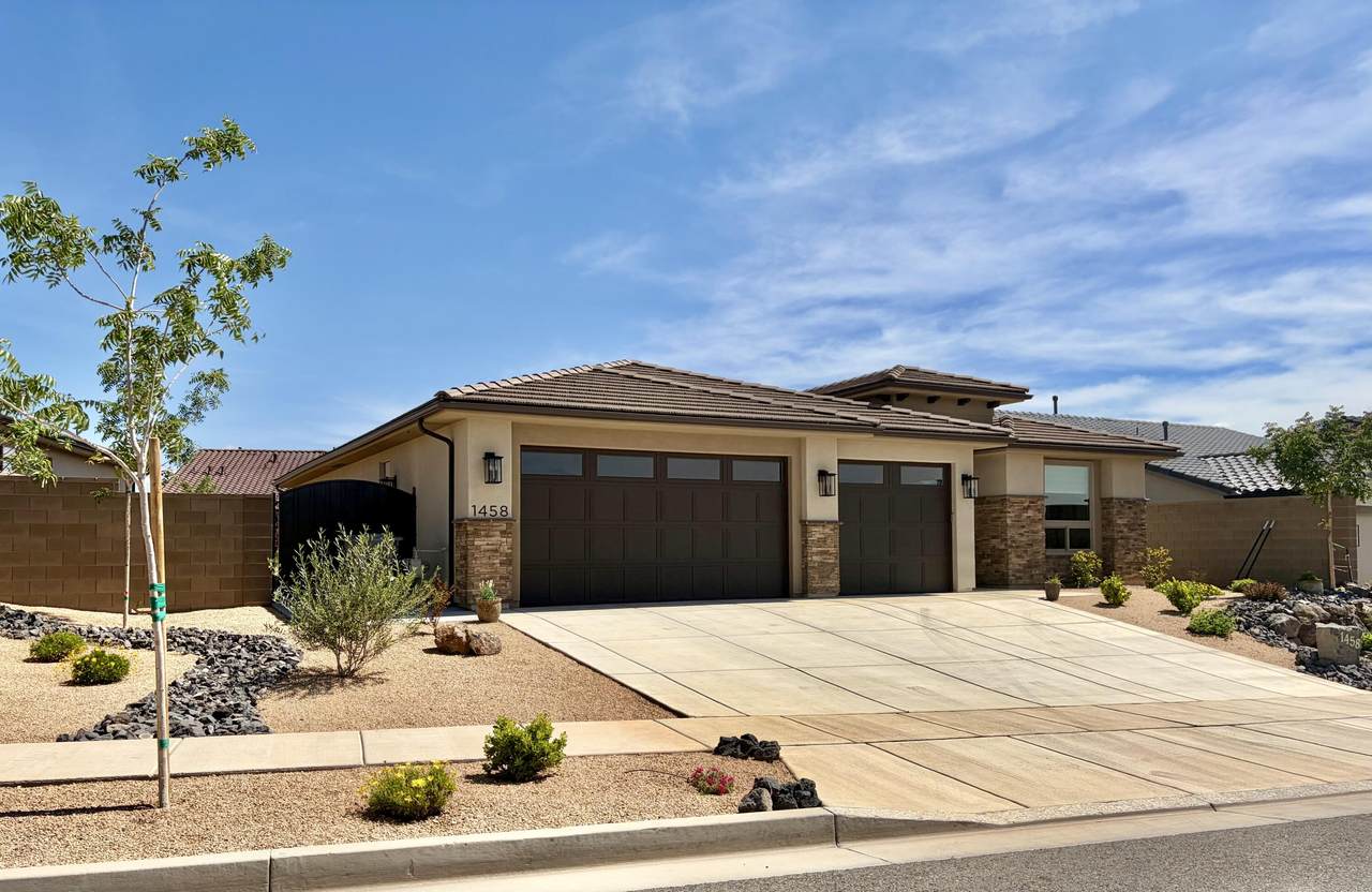1458 Highland Parkway - Photo 1