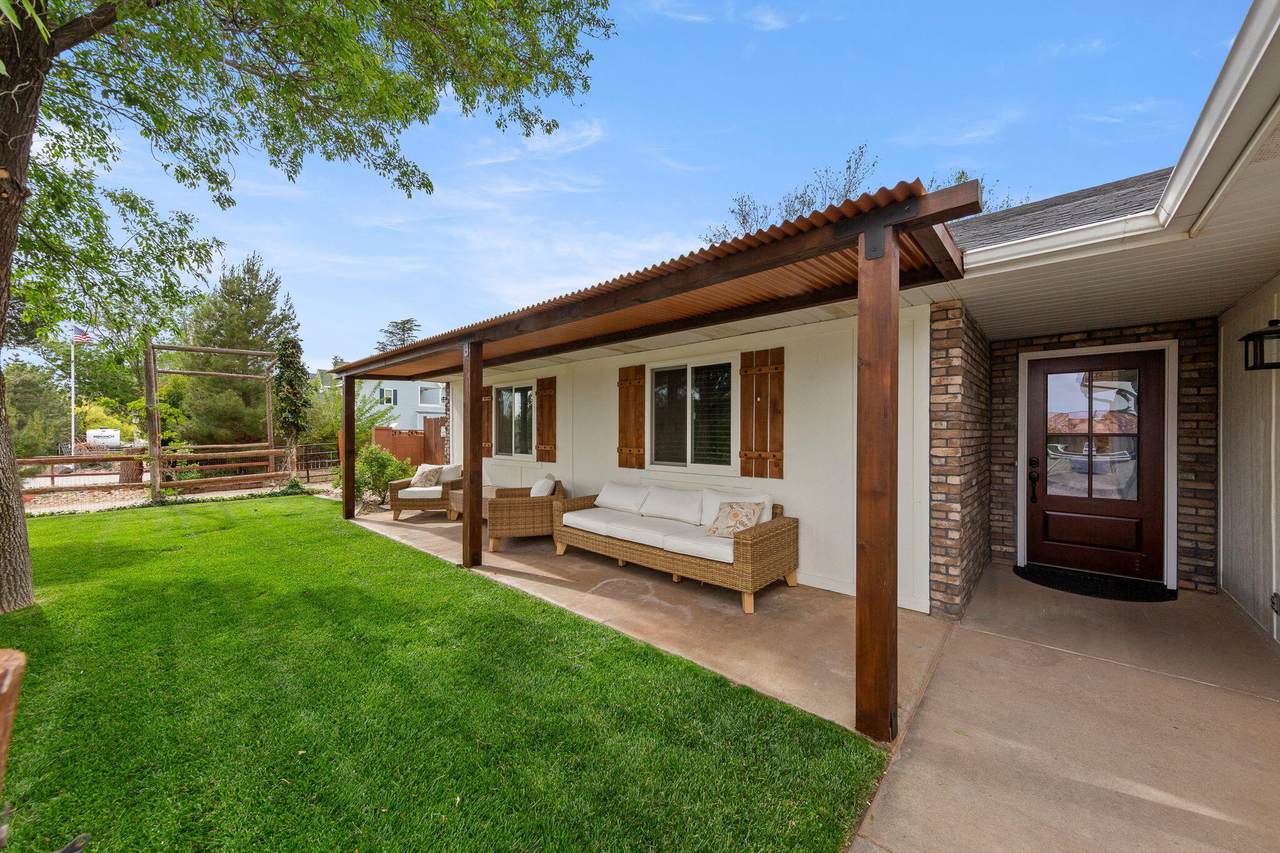 1470 Jade Dr - Photo 1
