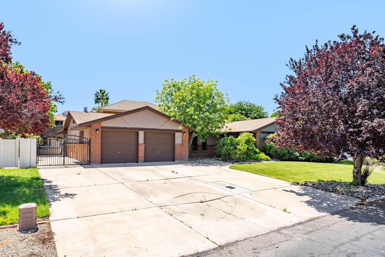 890 Larkspur Rd - Photo 1