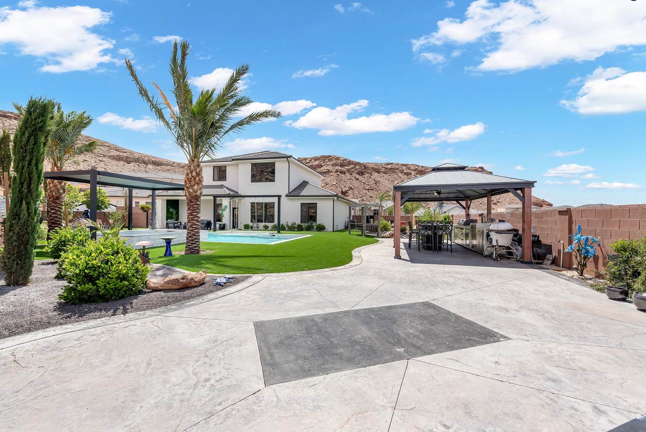 6105 Bunda Way - Photo 1