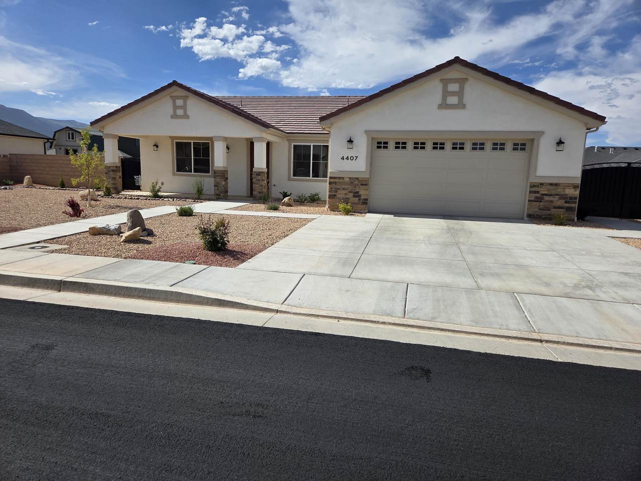 4407 200 St - Photo 1