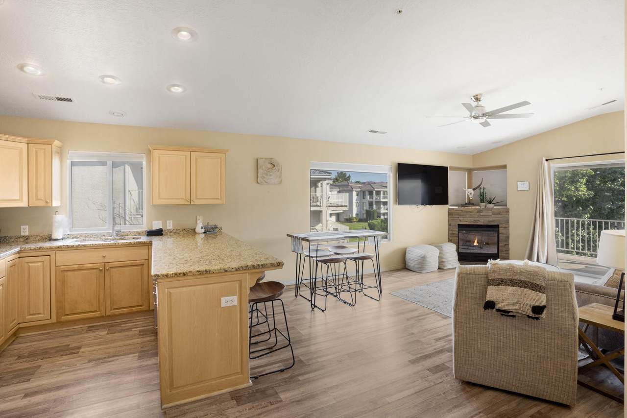 1845 Canyon View Dr - Photo 1